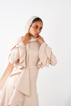 Load image into Gallery viewer, Flowy ruffles side in Beige