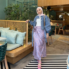 Load image into Gallery viewer, Wrapped satin patterned skirt