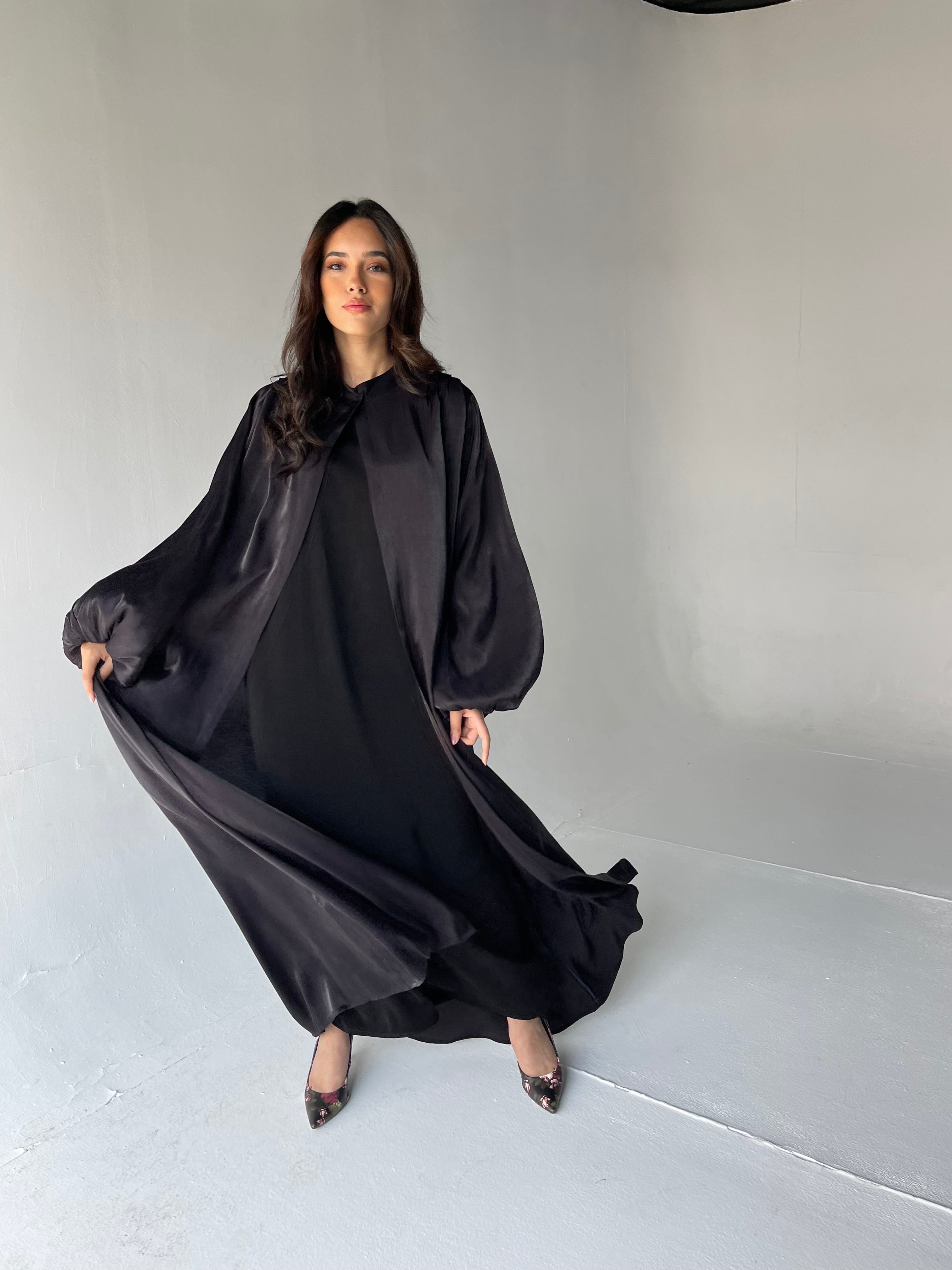 Balloon Sleeves Abaya with basic dress in Black