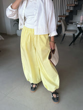 Load image into Gallery viewer, Balloon fit pants
