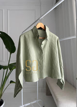 Load image into Gallery viewer, Pure linen cropped oversized shirt
