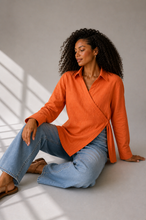 Load image into Gallery viewer, Pure linen High-Low shirt
