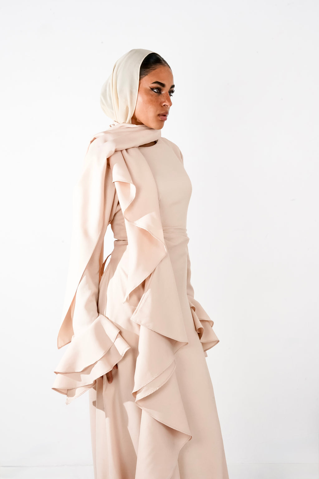 Flowy ruffles side in Beige