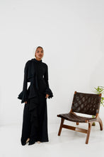 Load image into Gallery viewer, flowy side Ruffle in black
