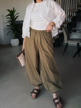 Load image into Gallery viewer, Balloon fit pants
