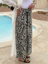 Load image into Gallery viewer, Wrapped satin patterned skirt in B/W

