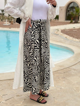 Load image into Gallery viewer, Wrapped satin patterned skirt in B/W
