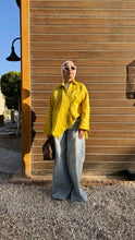 Load image into Gallery viewer, Pure linen High-Low shirt
