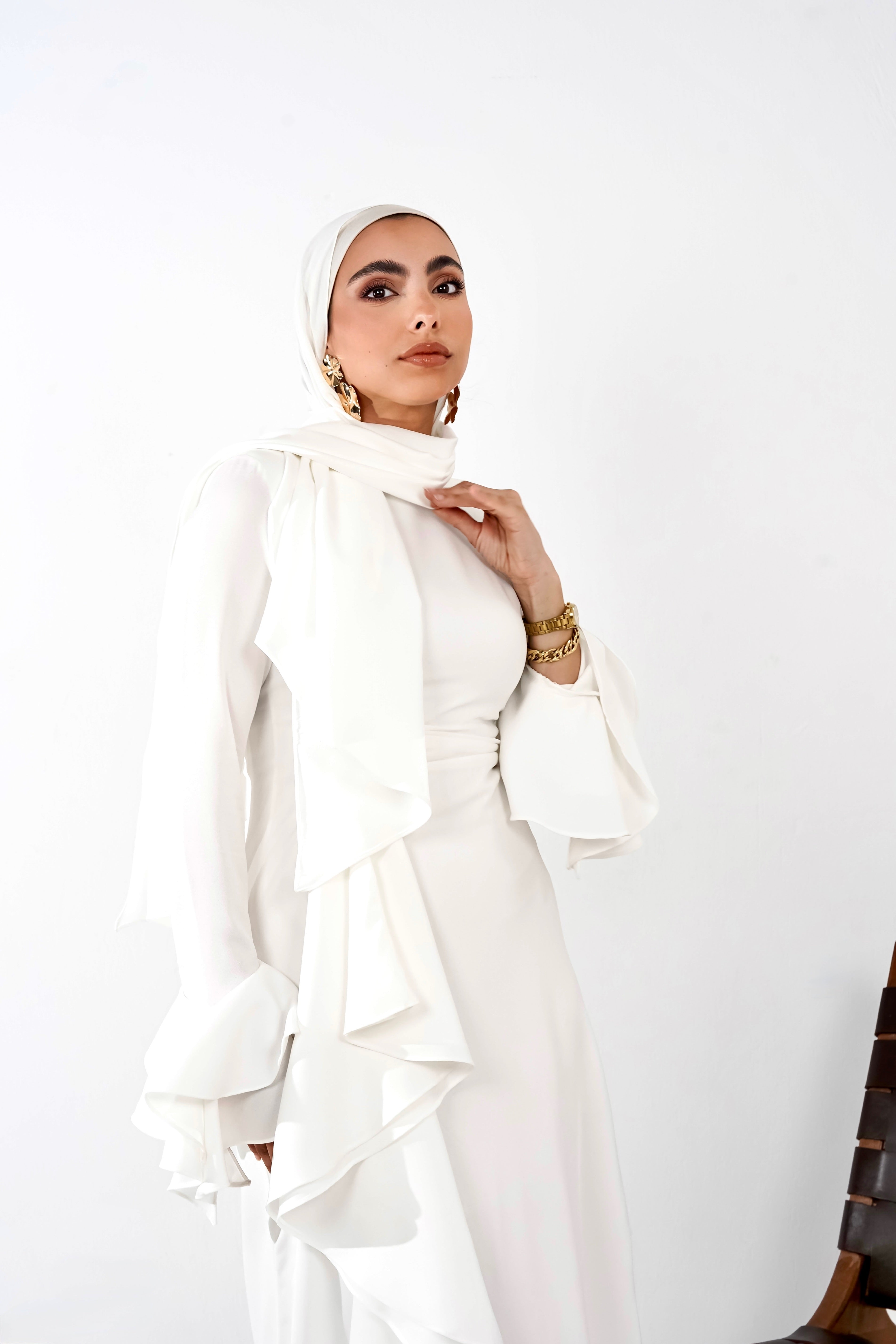 Flowy side ruffle dress in White