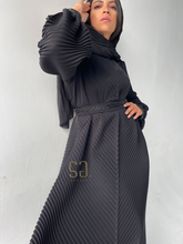 Load image into Gallery viewer, Black Plisse Abaya Embroidered with belt
